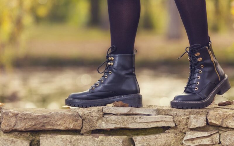 How to Rock Your Women’s Work Boots with Confidence and StyleBlog Hub